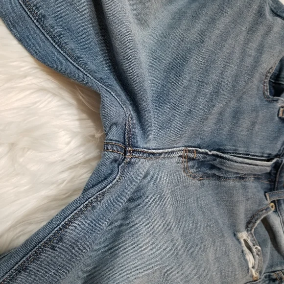 AMERICAN EAGLE Mom Jeans Comfort Stretch Waistband Light Blue Wash Size 00R. - Picture 14 of 17